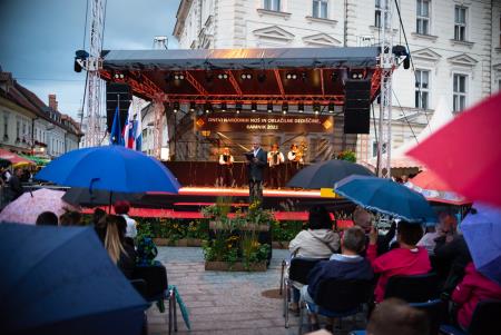 Presenetljiv odziv ob prvem dnevu praznovanja 50. Dnevov narodnih noš in oblačilne dediščine v Kamniku (17)